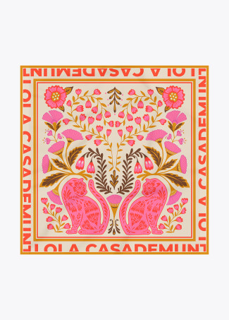 Foulard en satin avec différents motifs floraux et tigres