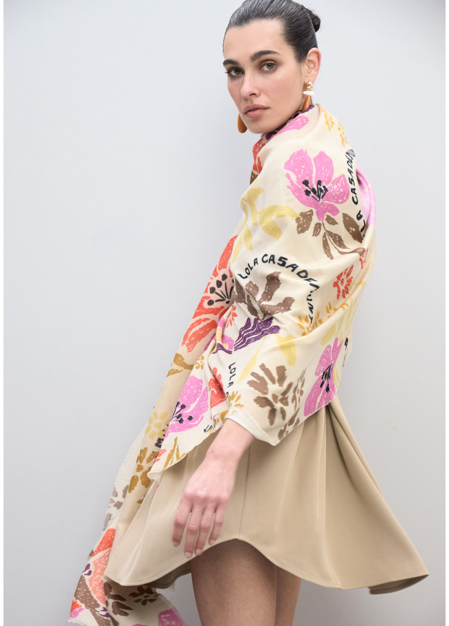 Fular estampado en motivos florales y aves