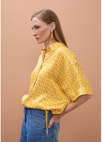 Camicia satinata con manica caduta e stampa 'Emes'
