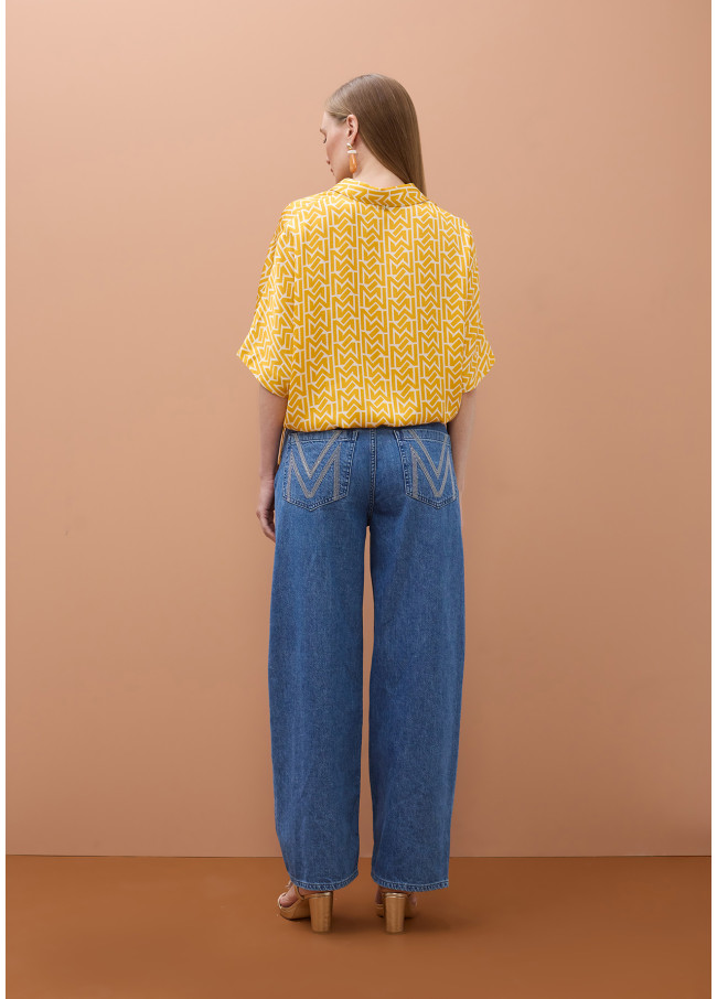 Satinbluse mit fallendem Ärmel und 'Emes' Print