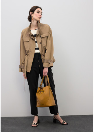 Parka technique courte avec ceinture contrastante