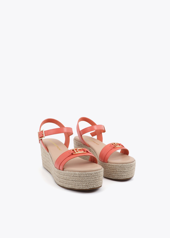 Wedge with Raffia Effect and Personalized Strap