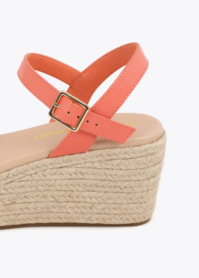 Wedge with Raffia Effect and Personalized Strap
