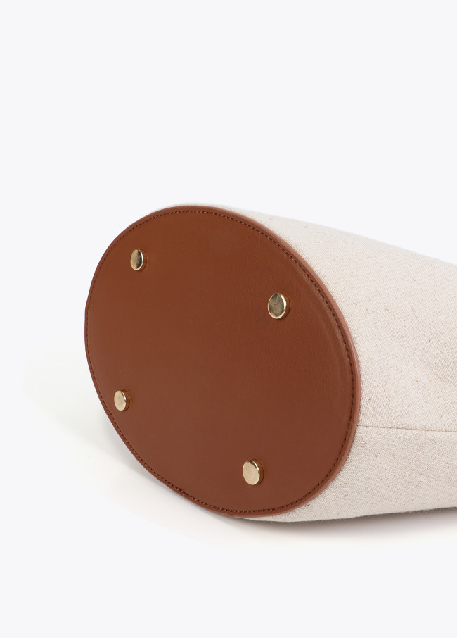 Shopper desestructurado efecto piel y canvas...