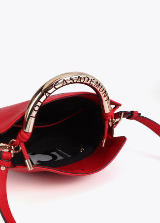 Sac bandoulière rouge avec anse métallique perforée