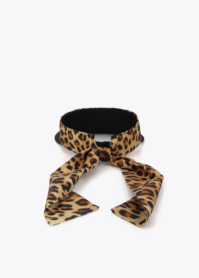 Visière en tissu rayé