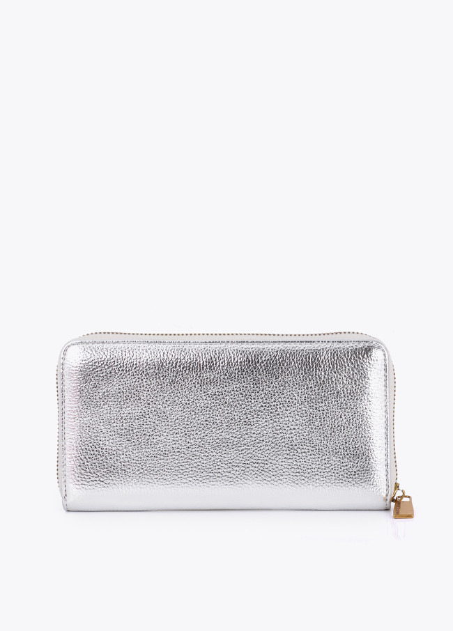 Cartera metalizada plateada