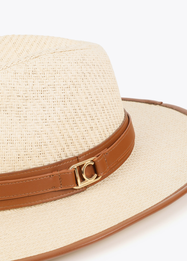 Chapeau bicolore avec sangle à boucle...