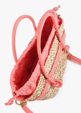 Mini bolsa com alças e detalhes em efeito de couro