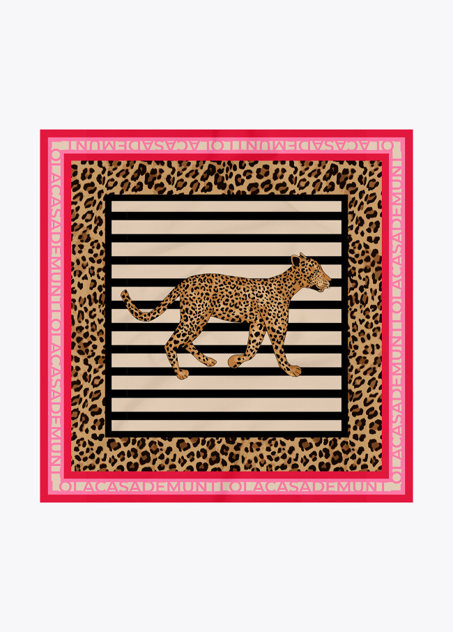 Satinschal mit Streifen und Leopardenmuster