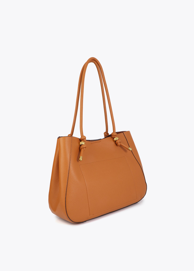 Shopper com Detalhes Metálicos