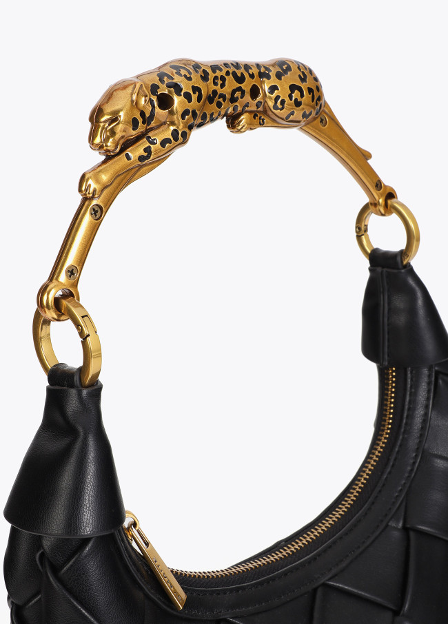 Bolso trenzado media luna asa leopardo
