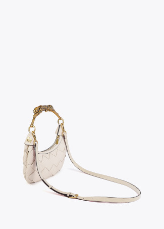 Bolsa meia-lua trançada com alça de leopardo