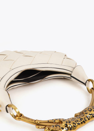 Geflochtene Halbmondtasche mit Leopardenhenkel