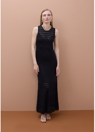 Robe longue en maille avec larges bretelles et décolleté ajouré