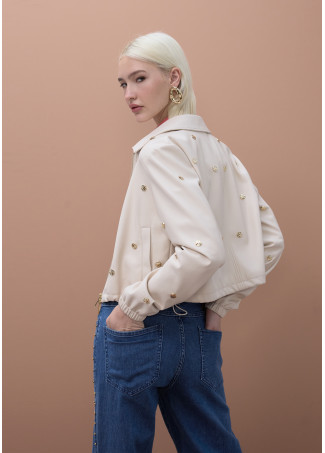 Pantalón con detalles dorados en el lateral