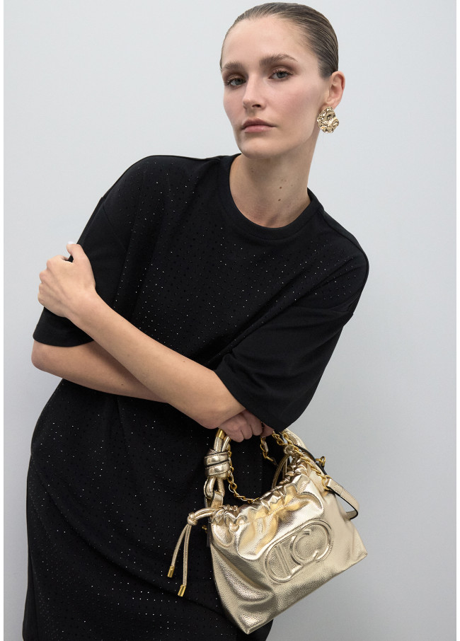 Goldene Beuteltasche mit geprägtem Logo