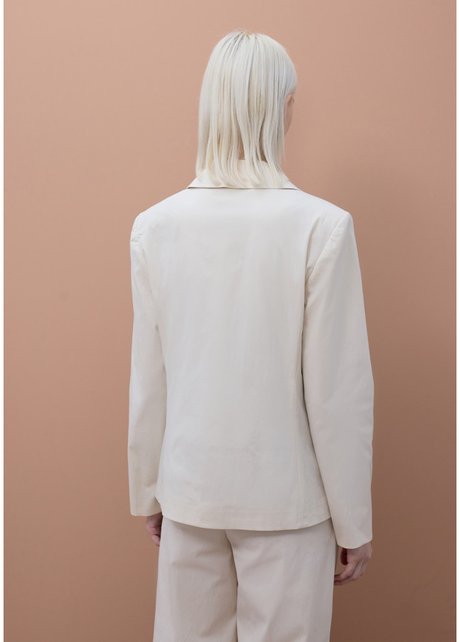 Taillierter Blazer mit Lackierten...