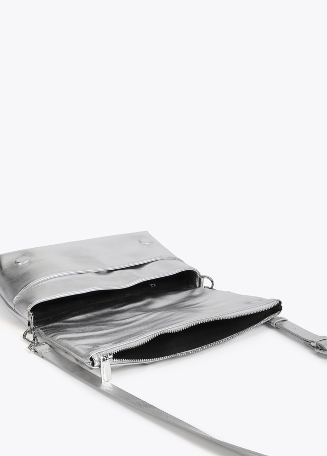 Metallic Umhängetasche mit Rechteckigen Nieten