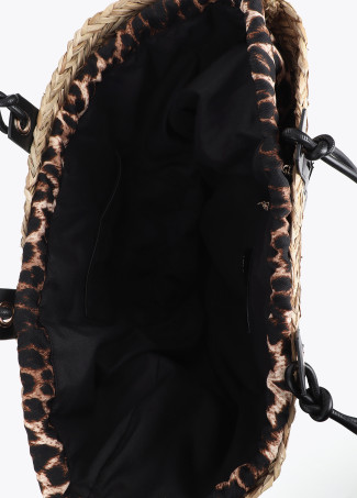 Cesta com Alça de Logo Recortado