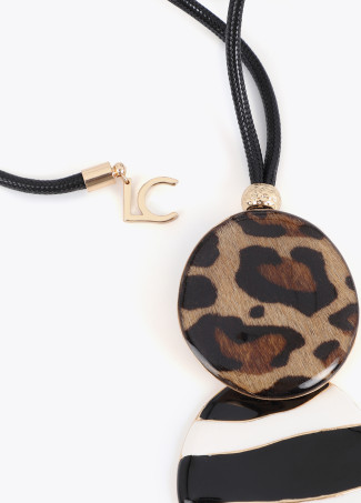 Collar largo con pendant combinado animal print y rayas