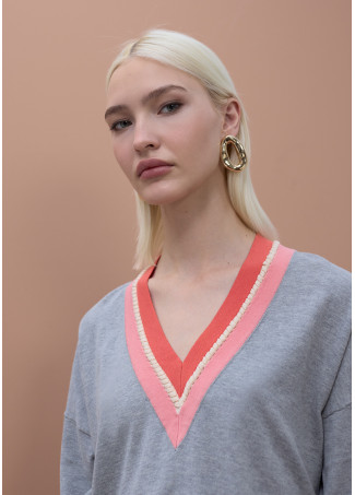 Maglione scollo a V con dettaglio treccia