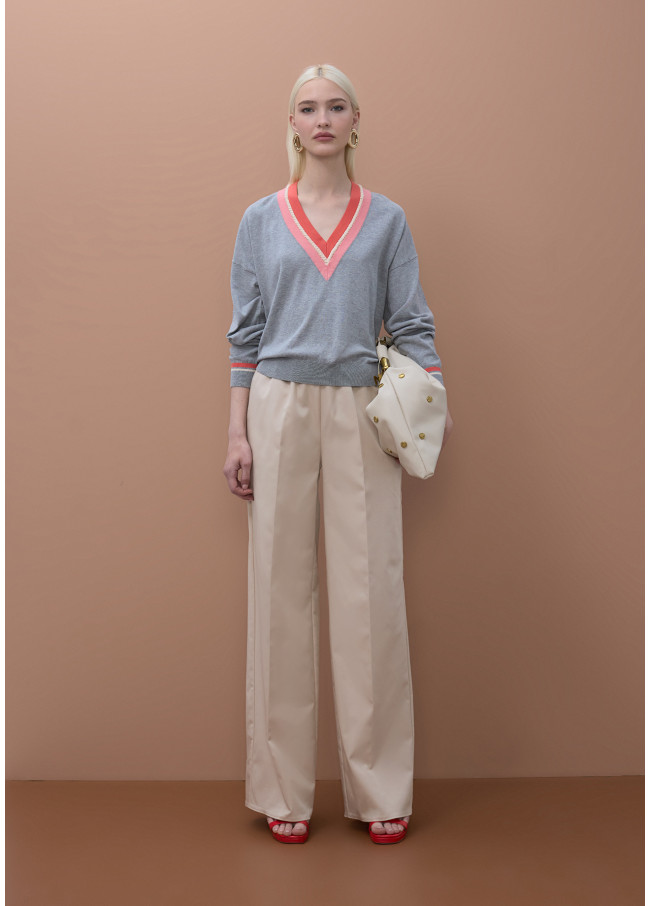 Maglione scollo a V con dettaglio treccia