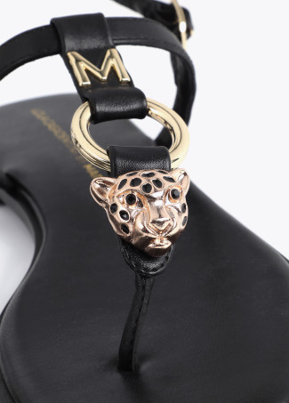 Sandali piatti con app per dito metalliche