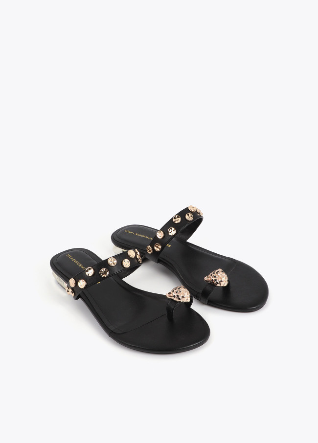 Sandalia plana cabeza leopardo y tachas
