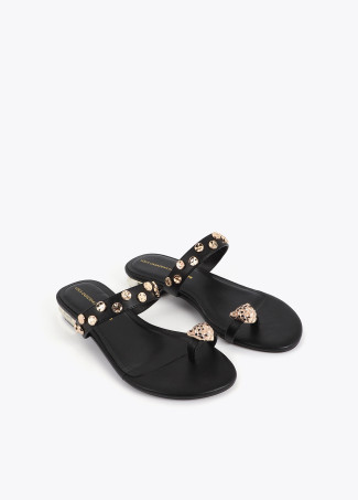 Sandalia plana cabeza leopardo y tachas
