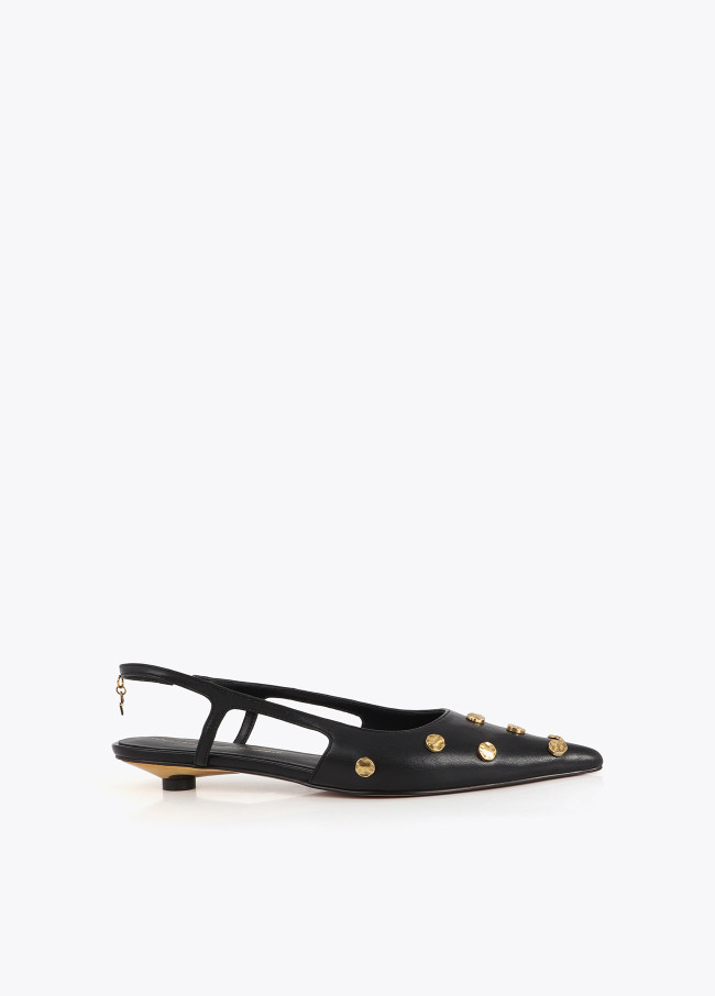 Sapatos de Salto com Tachas