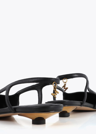 Sapatos de Salto com Tachas