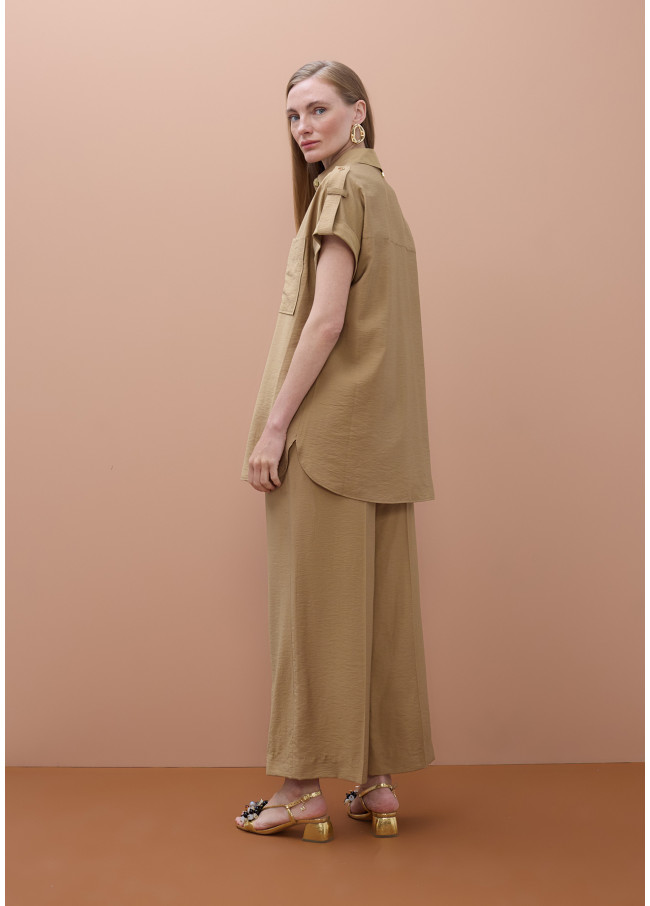 Chemise sans manches à poches