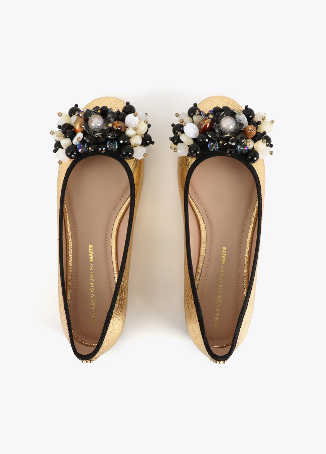 Zapato plano metalizado tipo bailarina con...