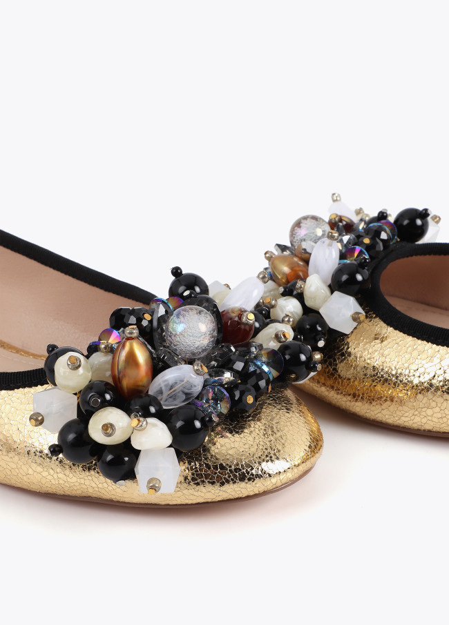 Zapato plano metalizado tipo bailarina con...