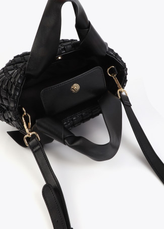 Geflochtene Tasche mit Schleifendetail
