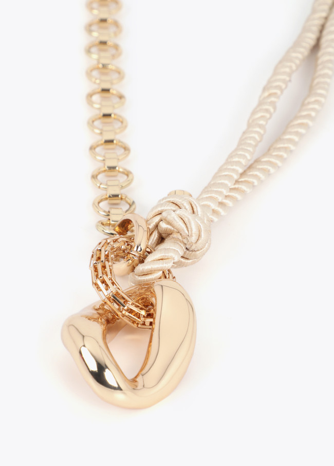 Collana Lunga con Maglie Metalliche