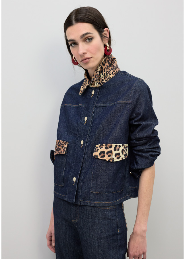 Kurze Jeansjacke mit Leopardenkragen und...