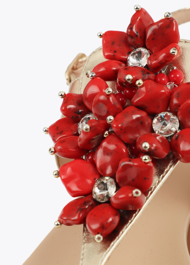 Metallische Flache Sandale mit Blumendetail