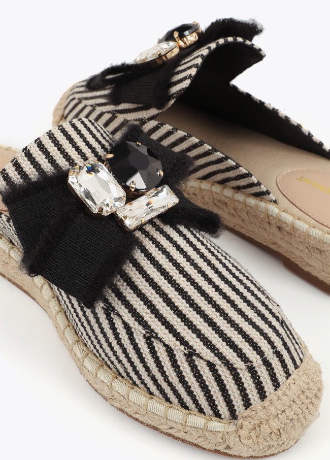 Flat sandal with raffia-effect sole in striped...