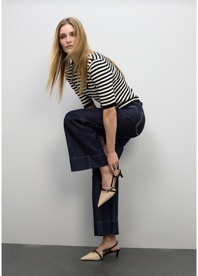 Zapato tacón bicolor con tiras Y hebillas