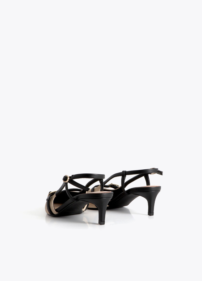 Zapato tacón bicolor con tiras Y hebillas
