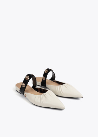 Chaussure Plate avec Élastique et Appliques Métalliques