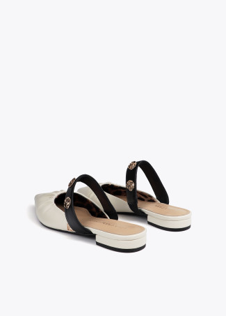 Zapato plano con elástico y apliques metalizados