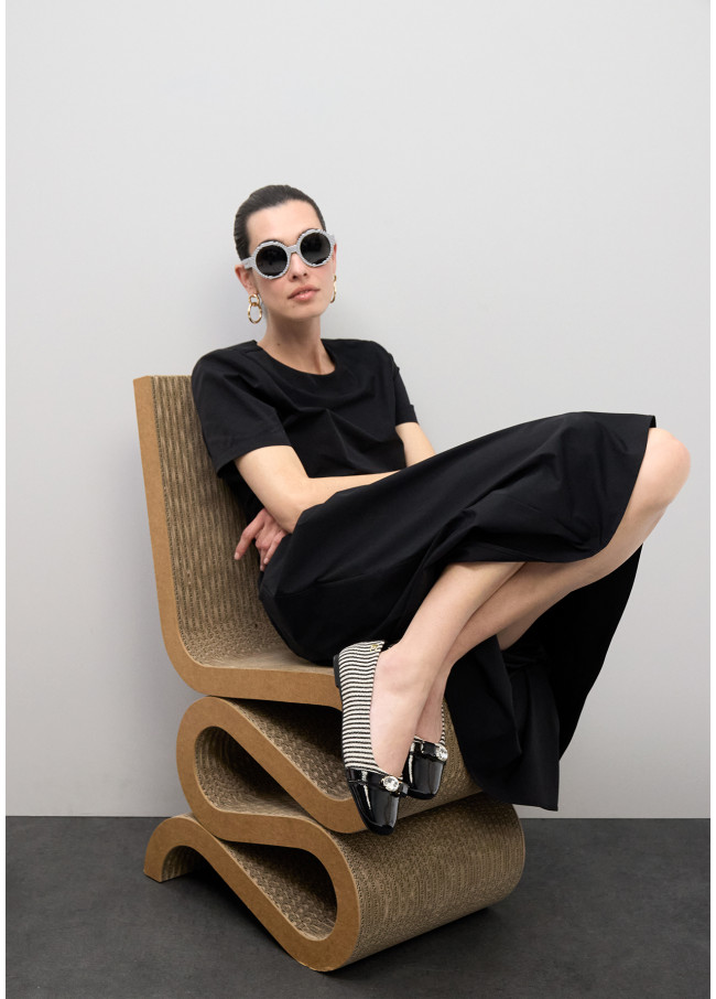 Flacher Schuh aus gestreiftem Canvas-Stoff mit...