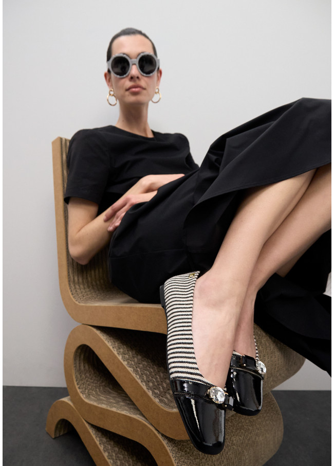 Flacher Schuh aus gestreiftem Canvas-Stoff mit...