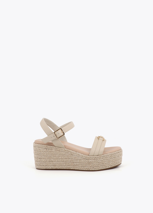 Wedge with Raffia Effect and Personalized Strap