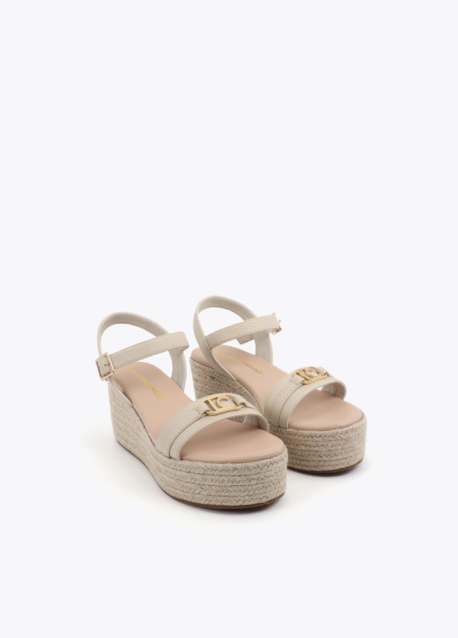 Wedge with Raffia Effect and Personalized Strap