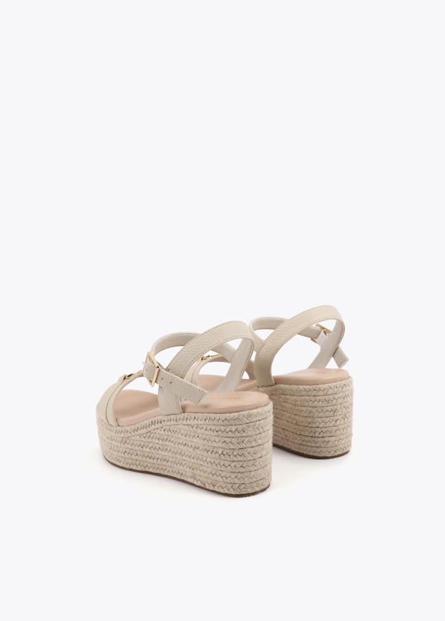 Wedge with Raffia Effect and Personalized Strap
