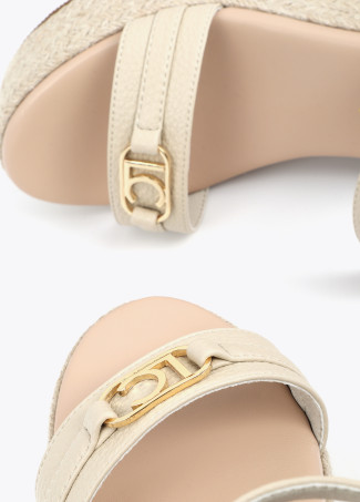 Wedge with Raffia Effect and Personalized Strap